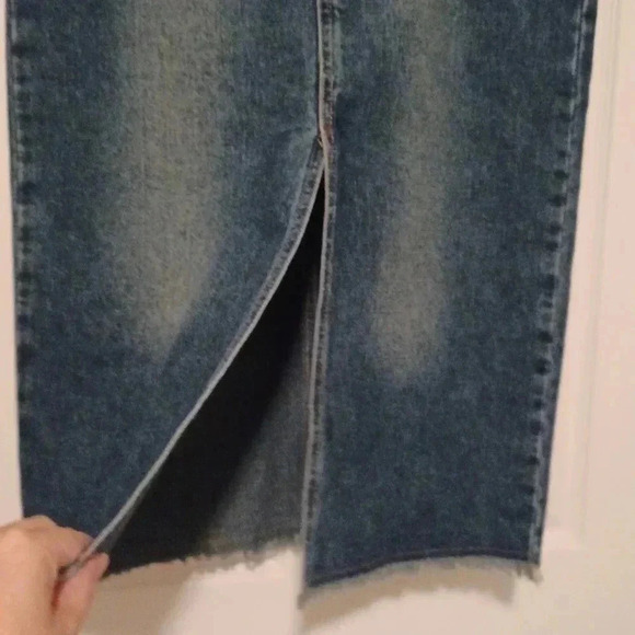 💙🌹denim skirt with slit in front - Picture 6 of 9